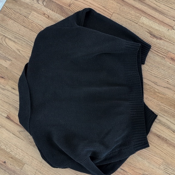Aercrombie & Fitch black sweater cropped collared - Picture 4 of 6